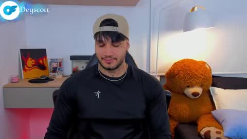 Snapshot of deymon_scott chatting on March 6, 1:05 am JULIAN online show from March 6, 1:05 am