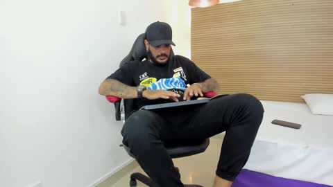 Snapshot of dhamian_wolf_hunter chatting on October 7, 8:24 pm dhaian online show from October 7, 8:24 pm