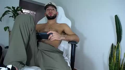 Snapshot of diamond_black00 chatting on February 21, 9:11 pm MaSSimo online show from February 21, 9:11 pm