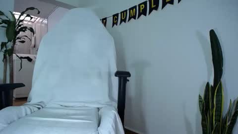 Snapshot of diamond_black00 chatting on December 21, 5:51 pm MaSSimo online show from December 21, 5:51 pm