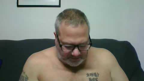 diamond_couple_82 online show from January 2, 5:46 am