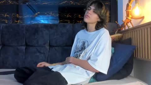 Snapshot of diamond_twink chatting on October 10, 8:13 pm diamond_twink online show from October 10, 8:13 pm