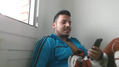 Snapshot of diangohetero21cm chatting on February 20, 3:30 pm diangohetero21cm online show from February 20, 3:30 pm