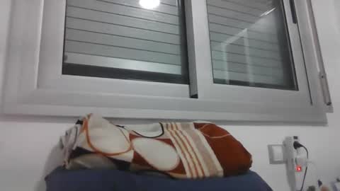 Snapshot of diangohetero21cm chatting on December 17, 7:04 pm diangohetero21cm online show from December 17, 7:04 pm