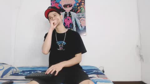 dick_boy_18 online show from May 16, 2:59 pm
