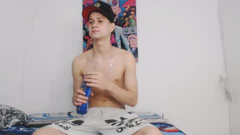 dick_boy_18 online show from May 8, 3:34 pm