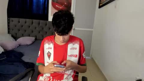 dick_master17 online show from April 16, 9:39 pm