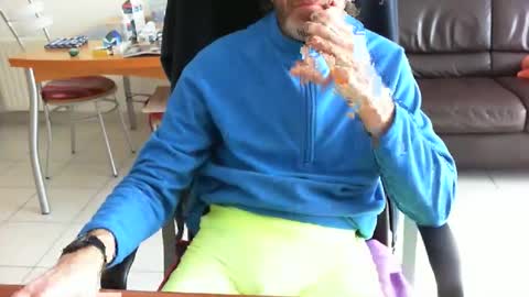 didonc from france..... online show from April 1, 8:27 am