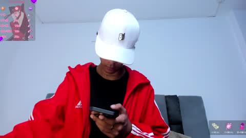 Snapshot of dikey_18 chatting on February 3, 9:07 pm dikey_18 online show from February 3, 9:07 pm