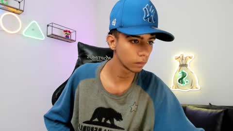 Snapshot of dikey_18 chatting on March 10, 8:23 pm dikey_18 online show from March 10, 8:23 pm