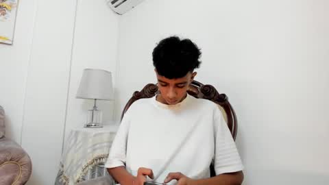 Snapshot of dikey_18 chatting on February 8, 7:59 pm dikey_18 online show from February 8, 7:59 pm