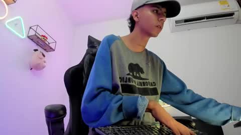 Snapshot of dikey_18 chatting on December 13, 9:41 pm dikey_18 online show from December 13, 9:41 pm