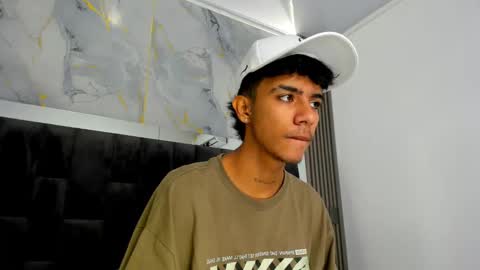 Snapshot of dikey_18 chatting on March 6, 8:48 pm dikey_18 online show from March 6, 8:48 pm