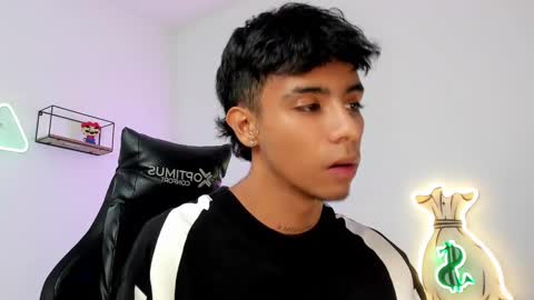 Snapshot of dikey_18 chatting on March 11, 6:32 am dikey_18 online show from March 11, 6:32 am