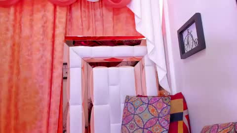 dilan_scootk_ online show from April 17, 9:50 pm