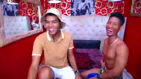 Snapshot of dilanpein chatting on October 8, 12:15 am dilanpein online show from October 8, 12:15 am