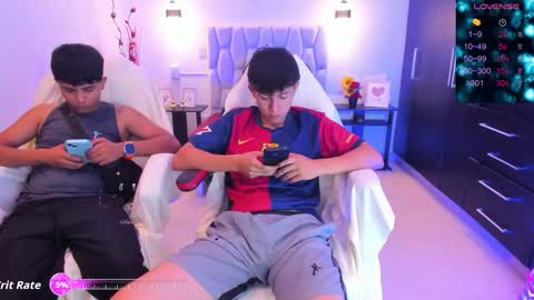 dilan y noha online show from November 18, 7:28 pm