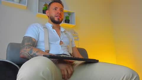 Snapshot of dimitri_master chatting on September 27, 9:45 pm Angel Dimitri online show from September 27, 9:45 pm