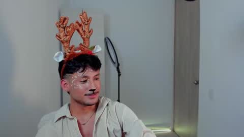 Snapshot of dimitri_targaryen chatting on December 19, 2:34 am Fabian online show from December 19, 2:34 am