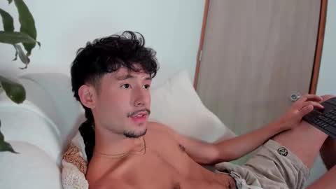 Snapshot of dimitri_targaryen chatting on February 20, 1:25 am Fabian online show from February 20, 1:25 am