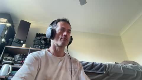 Snapshot of dirtdevildom chatting on October 19, 6:28 am dirtdevildom online show from October 19, 6:28 am