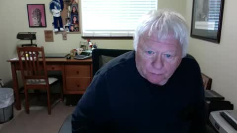 dirtrider195080438 online show from June 4, 10:05 pm
