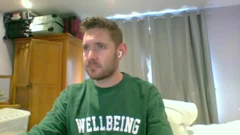 Snapshot of dirtylondon729 chatting on March 10, 12:28 pm Exhibitionist Ben online show from March 10, 12:28 pm