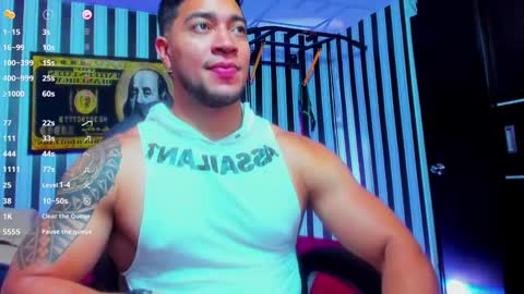 Snapshot of dixon_ray_ chatting on December 7, 9:33 pm Dixon online show from December 7, 9:33 pm