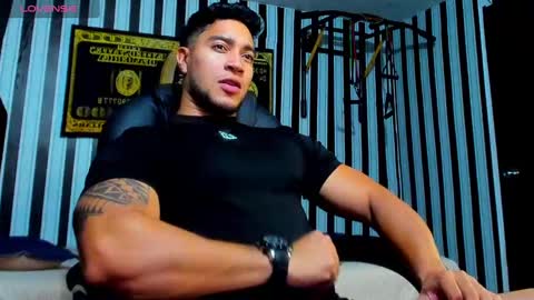 Snapshot of dixon_ray_ chatting on February 23, 11:04 pm Dixon online show from February 23, 11:04 pm