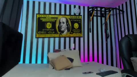 Snapshot of dixon_ray_ chatting on January 20, 2:32 am Dixon online show from January 20, 2:32 am