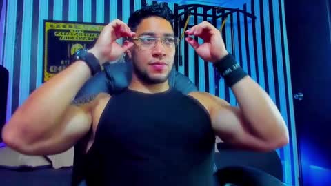Snapshot of dixon_ray_ chatting on December 27, 1:43 am Dixon online show from December 27, 1:43 am