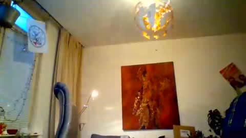 djalessie online show from February 8, 7:03 am