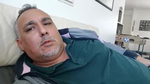 djeauzy77 online show from April 8, 9:08 am