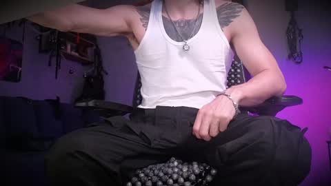 Snapshot of dl_raven chatting on January 16, 6:03 am Silverhand online show from January 16, 6:03 am