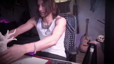 Snapshot of dl_raven chatting on January 13, 4:51 pm Silverhand online show from January 13, 4:51 pm
