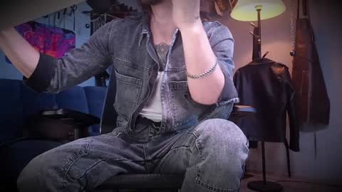 Snapshot of dl_raven chatting on January 6, 8:14 am Silverhand online show from January 6, 8:14 am