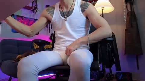 Snapshot of dl_raven chatting on December 4, 8:34 am Silverhand online show from December 4, 8:34 am