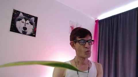 Snapshot of dlacarra chatting on February 2, 9:34 pm David Lucky 13 online show from February 2, 9:34 pm