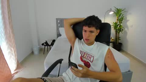 Snapshot of domi_master chatting on February 14, 6:40 pm MASTER online show from February 14, 6:40 pm