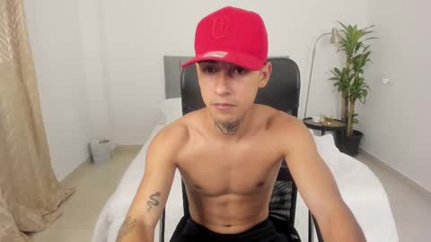 Snapshot of domi_master chatting on February 25, 12:36 am MASTER online show from February 25, 12:36 am
