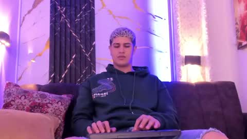 DOMI online show from April 30, 3:24 am