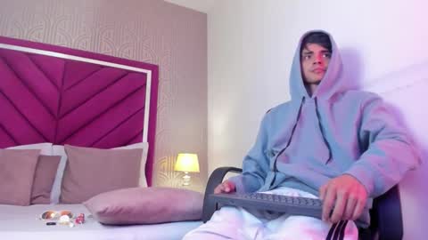 Dominic foox online show from March 24, 3:50 pm