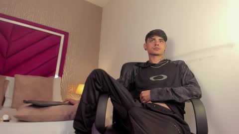 Dominic foox online show from March 21, 4:44 pm