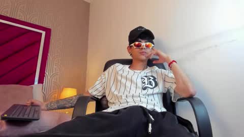 Dominic foox online show from March 5, 8:49 pm