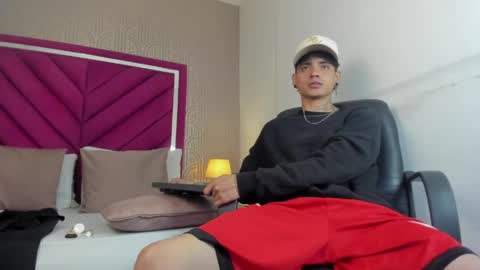 Dominic foox online show from April 7, 7:58 pm