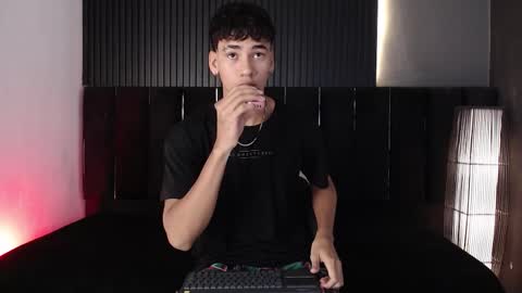 Dominic online show from December 19, 4:31 am