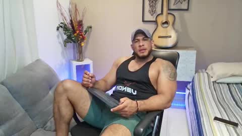 Snapshot of dominic_hulk1 chatting on October 15, 4:31 am dominic_hulk1 online show from October 15, 4:31 am