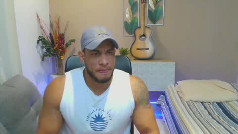Snapshot of dominic_hulk1 chatting on September 26, 3:37 am dominic_hulk1 online show from September 26, 3:37 am