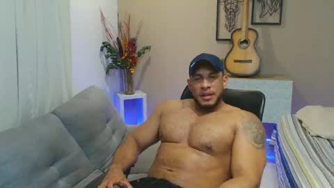 Snapshot of dominic_hulk1 chatting on October 9, 3:55 am dominic_hulk1 online show from October 9, 3:55 am