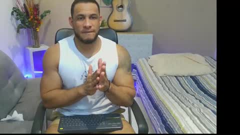 dominic_hulk1 online show from September 25, 2:54 am